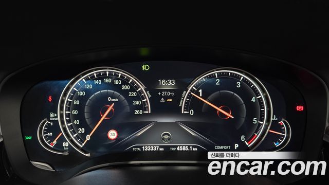 BMW 5-Series 2018 — photo 11