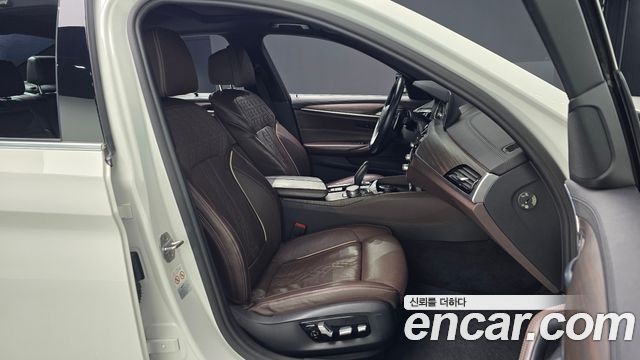 BMW 5-Series 2018 — photo 13