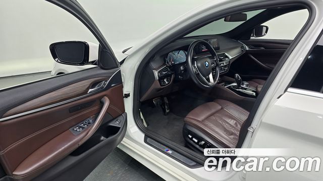 BMW 5-Series 2018 — photo 17