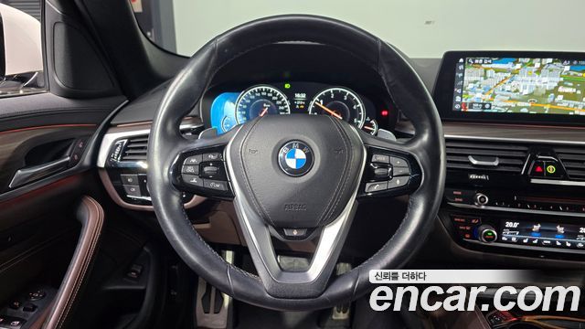 BMW 5-Series 2018 — photo 19