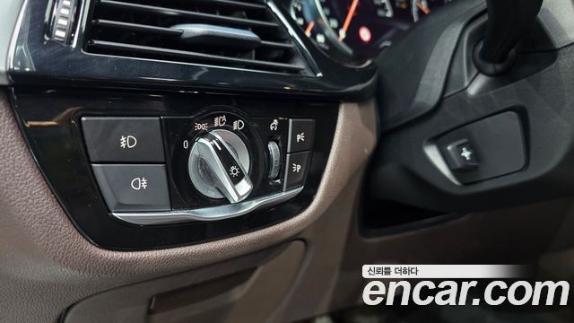 BMW 5-Series 2018 — photo 20