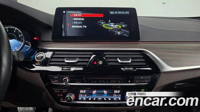 BMW 5-Series 2018 — photo 21