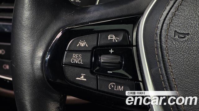 BMW 5-Series 2018 — photo 24