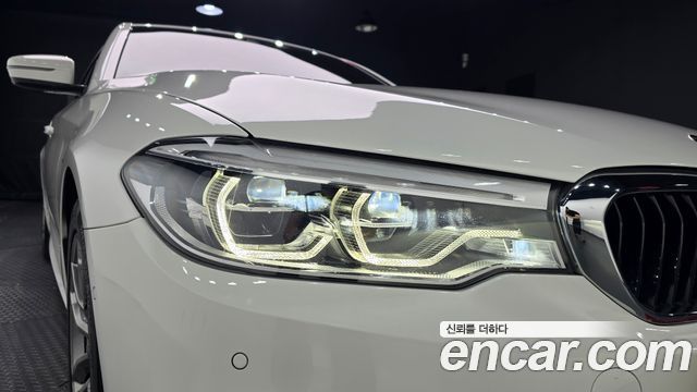 BMW 5-Series 2018 — photo 8