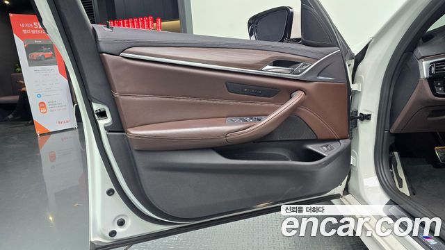 BMW 5-Series 2018 — photo 14