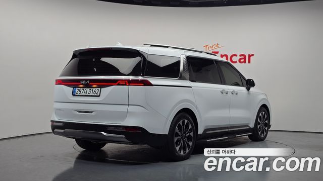Kia Canival 2023 — photo 2