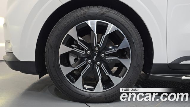 Kia Canival 2023 — photo 5