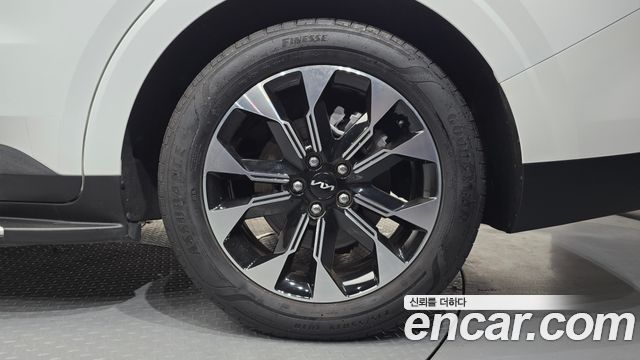 Kia Canival 2023 — photo 7