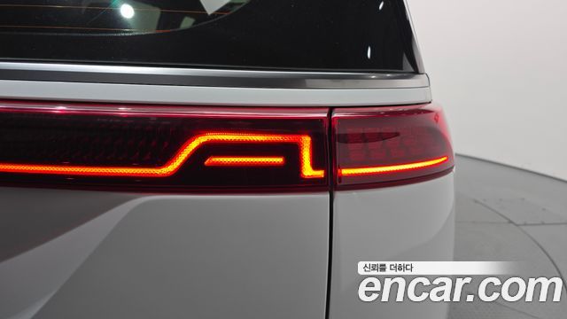 Kia Canival 2023 — photo 9