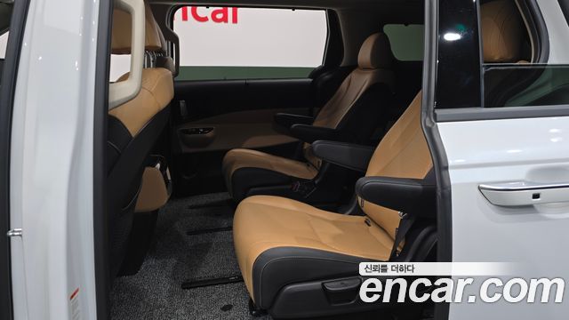 Kia Canival 2023 — photo 35