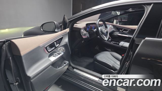 Mercedes-Benz EQE 2022 — photo 10
