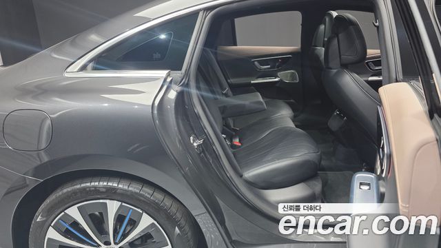 Mercedes-Benz EQE 2022 — photo 12