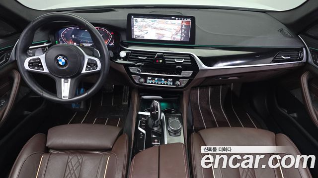BMW 5-Series 2023 — photo 10