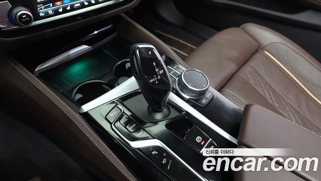 BMW 5-Series 2023 — photo 12