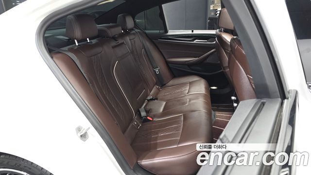 BMW 5-Series 2023 — photo 18