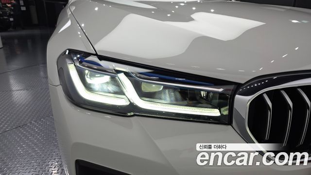 BMW 5-Series 2023 — photo 8