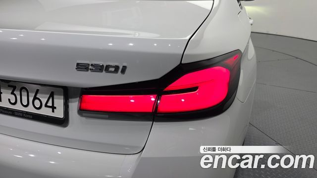 BMW 5-Series 2023 — photo 9