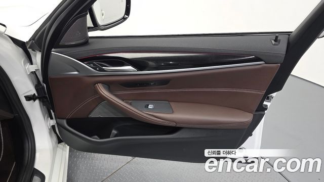 BMW 5-Series 2023 — photo 14