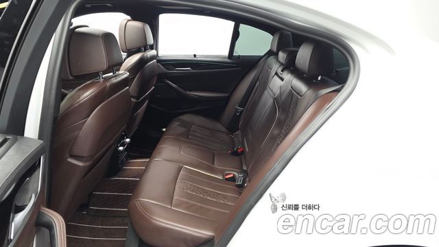 BMW 5-Series 2023 — photo 16