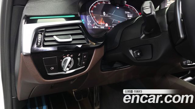 BMW 5-Series 2023 — photo 31