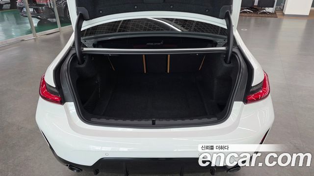 BMW 3-Series 2023 — photo 19
