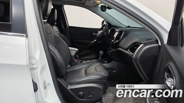 Jeep Cherokee 2021 — photo 11