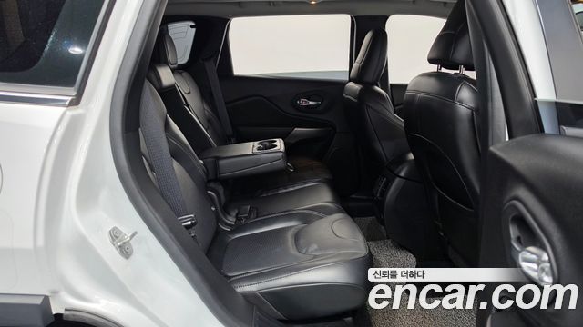 Jeep Cherokee 2021 — photo 12