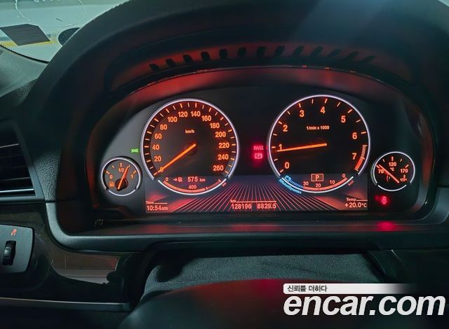 BMW 5-Series 2012 — photo 9