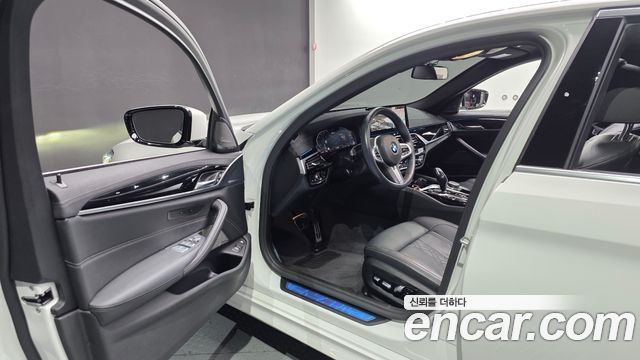 BMW 5-Series 2021 — photo 13