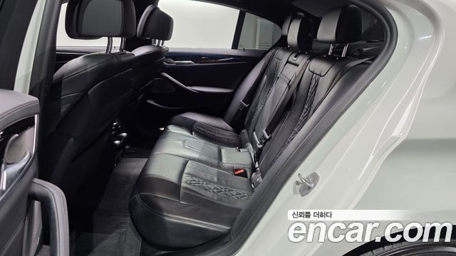 BMW 5-Series 2021 — photo 17