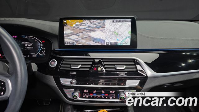 BMW 5-Series 2021 — photo 23