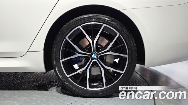 BMW 5-Series 2021 — photo 7