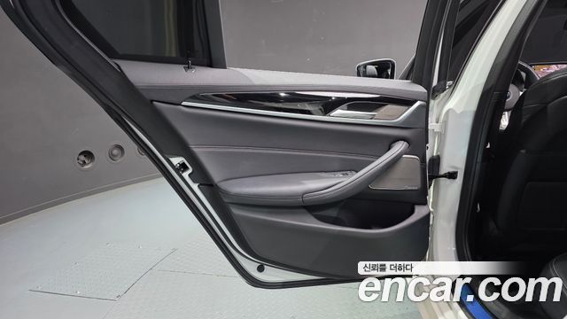 BMW 5-Series 2021 — photo 15