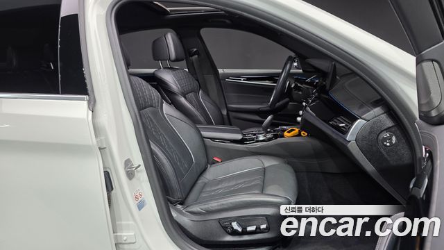 BMW 5-Series 2021 — photo 16