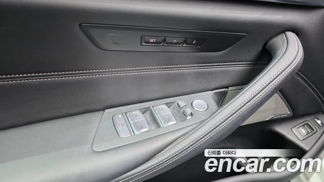 BMW 5-Series 2021 — photo 27