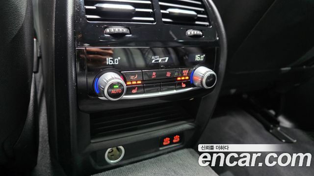BMW 5-Series 2021 — photo 28