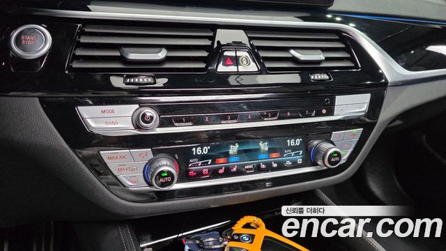 BMW 5-Series 2021 — photo 31