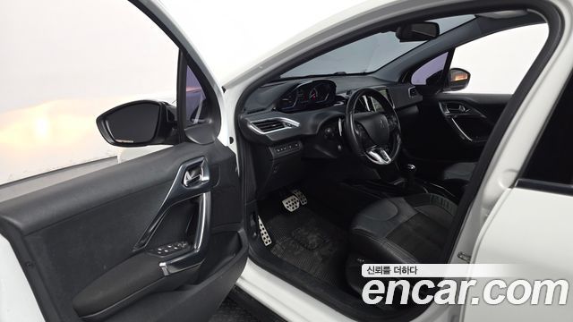 Peugeot 2008 2015 — photo 10
