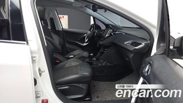 Peugeot 2008 2015 — photo 11