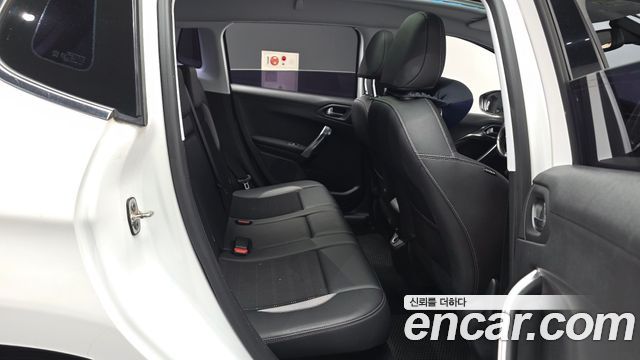 Peugeot 2008 2015 — photo 12