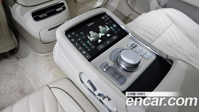 Genesis G90 2022 — photo 24