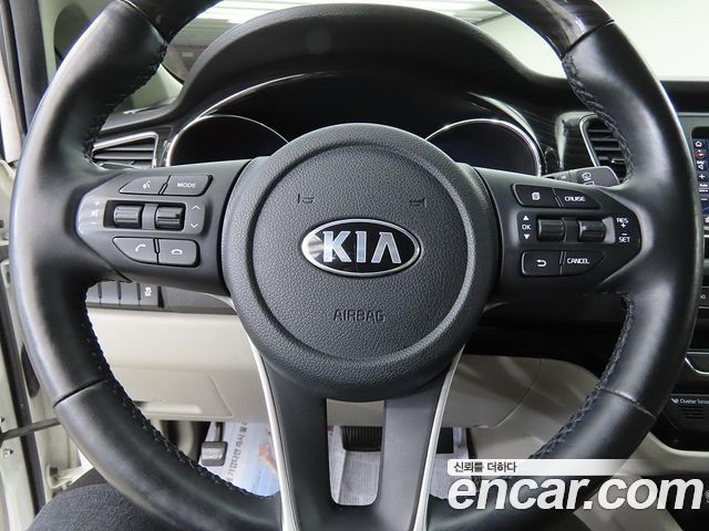 Kia Canival 2019 — photo 17