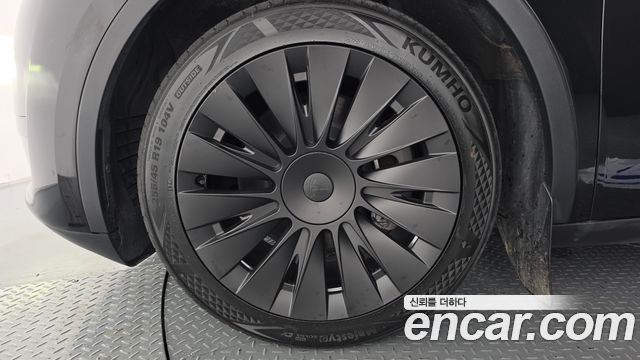 Tesla Model Y 2024 — photo 5