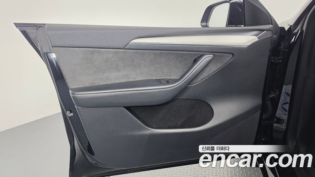 Tesla Model Y 2024 — photo 14