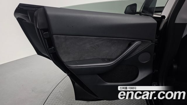 Tesla Model Y 2024 — photo 15