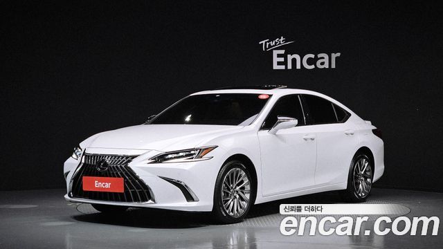 Lexus ES 2023 — photo 1