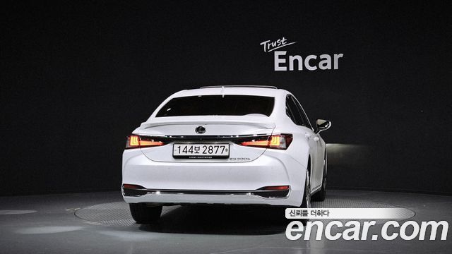 Lexus ES 2023 — photo 4