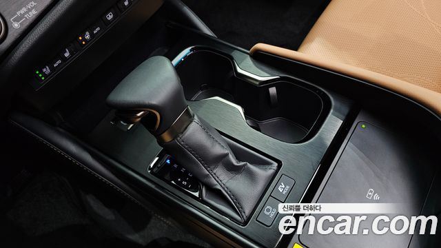 Lexus ES 2023 — photo 12