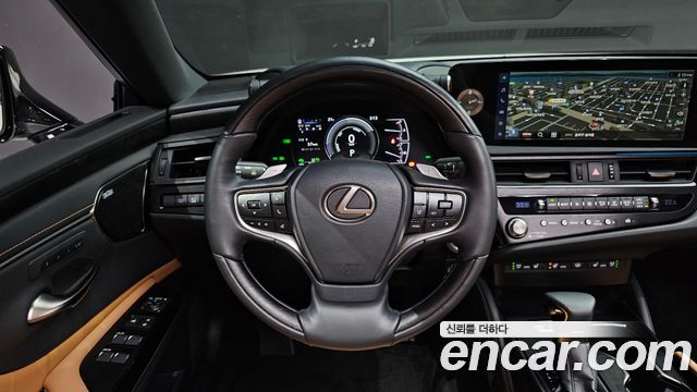 Lexus ES 2023 — photo 18