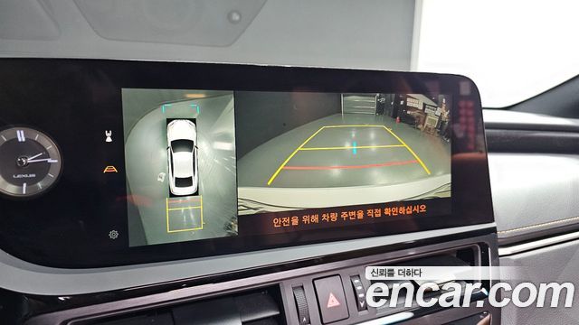 Lexus ES 2023 — photo 20